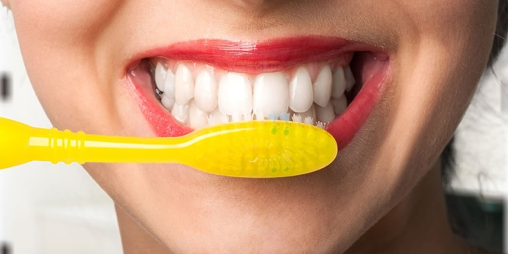 歯ブラシがすぐに広がる原因や正しいブラッシング方法